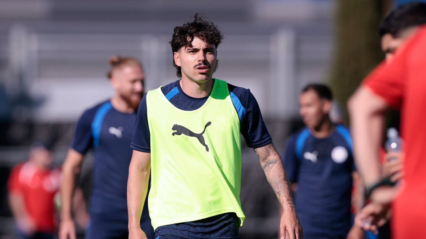 ¿Por qué Mauricio no es titular?