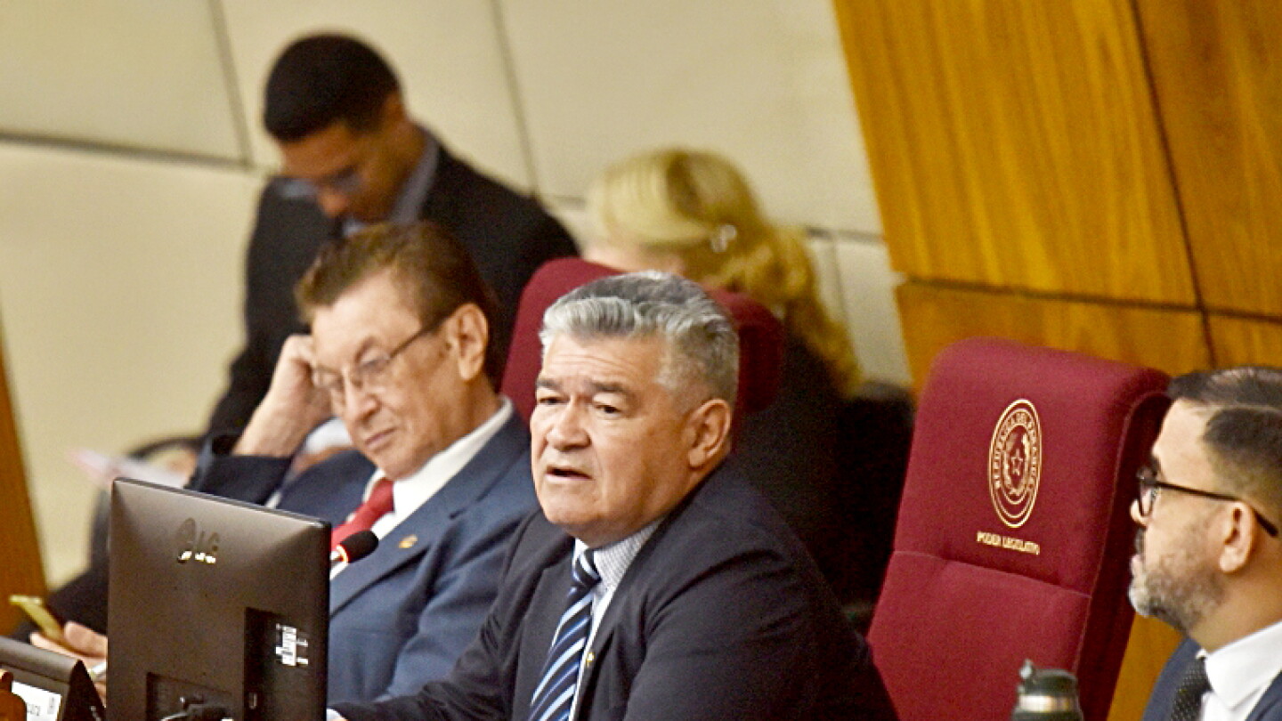Diputado Jorge Ávalos Mariño se inscribe como candidato a Contralor General de la República