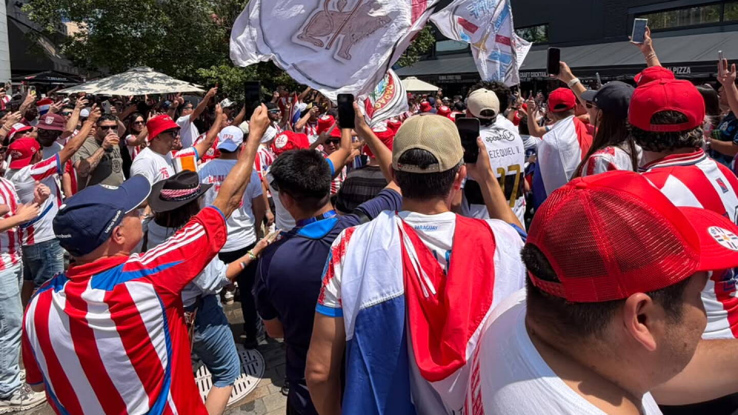 Los albirrojos ya tiñen Boston con los colores de la Selección