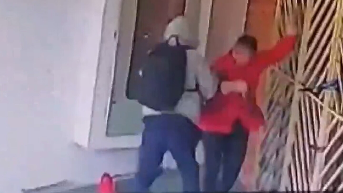 Video: Golpean y roban a una trabajadora en Ypané