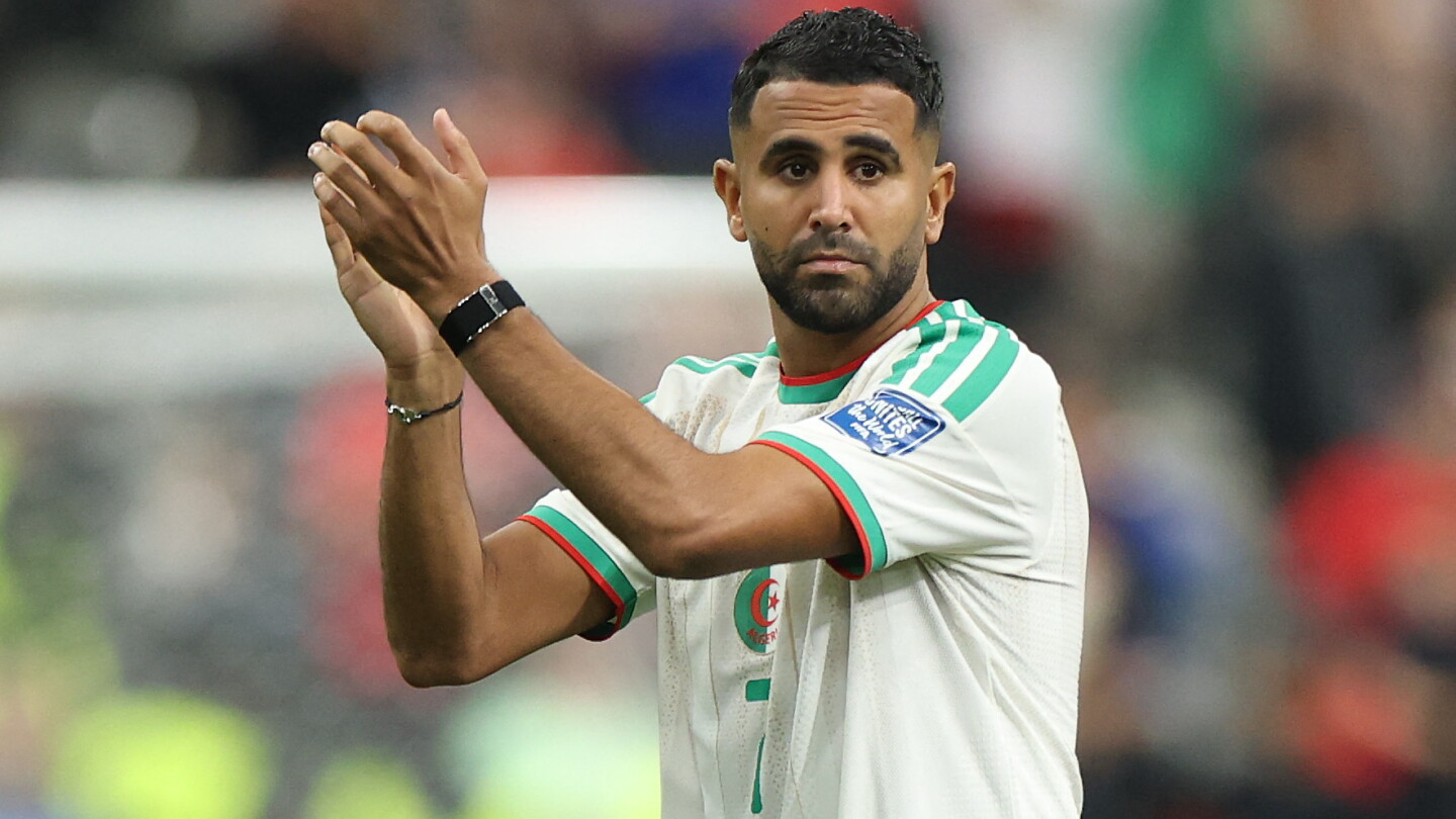 Riyad Mahrez anuncia su retirada de Argelia