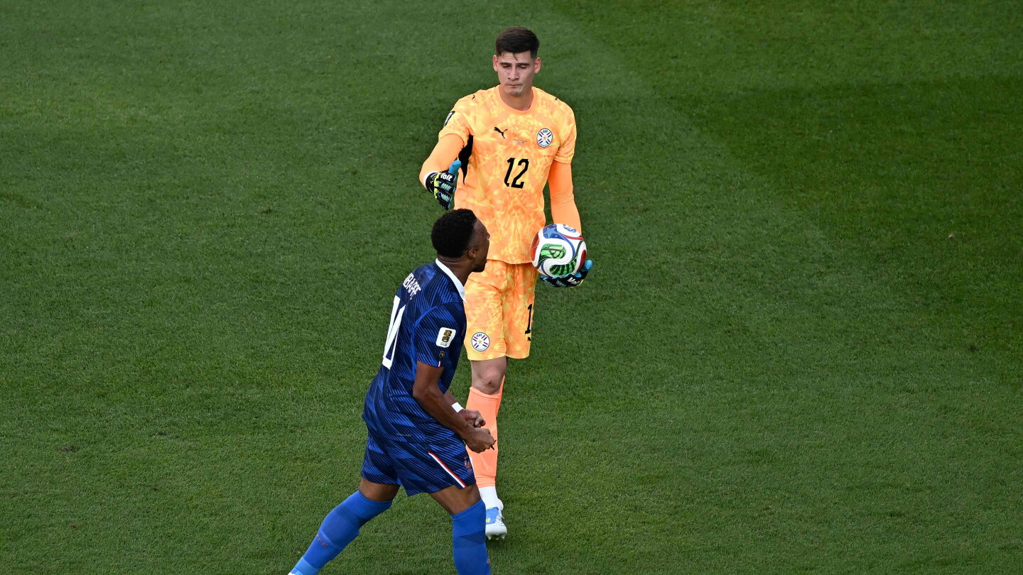 Mbappé le negó el saludo a Gill