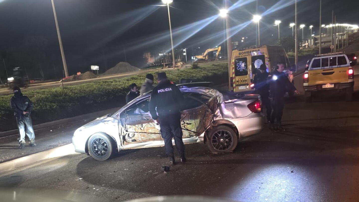 Joven fallece tras vuelco de automóvil sobre la ruta PY02 en Ciudad del Este
