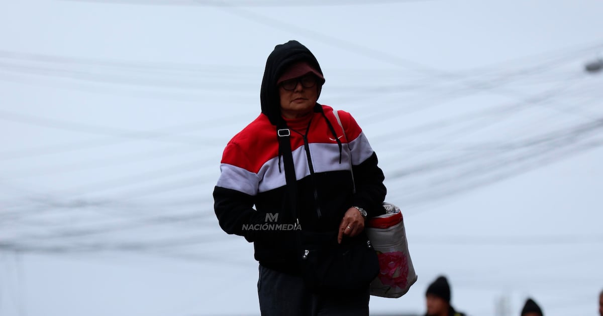 Ambiente frío, escarchas y lluvias dispersas se anuncian para este lunes