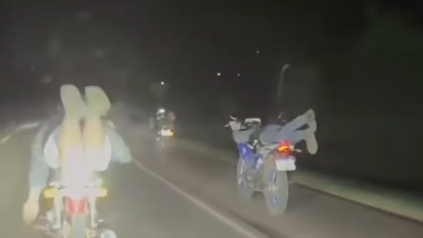Video: Motociclistas desafían a la muerte con temerarias piruetas sobre la ruta PY03