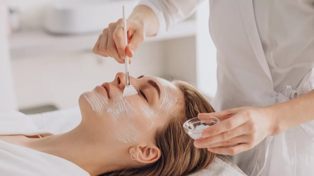 ¿Pensás hacerte un peeling? Especialistas explican por qué el invierno marca la diferencia