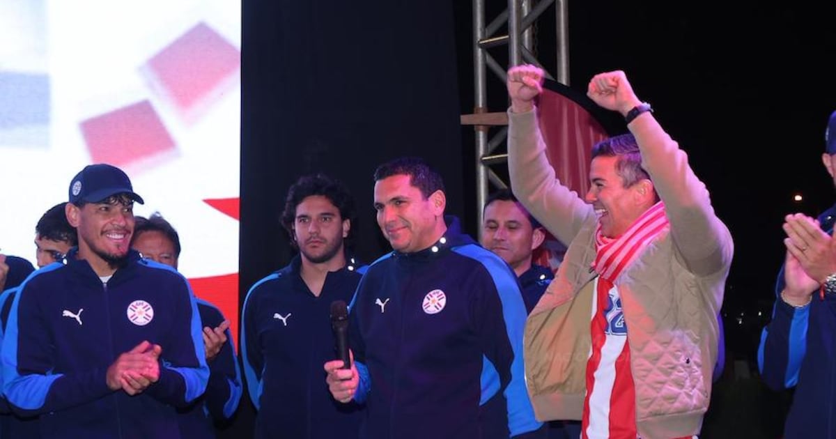 Paraguay participará en eliminatorias y se espera decisión de Gustavo Alfaro