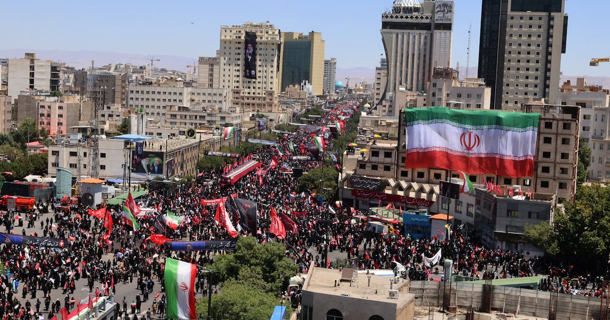 Irán sepulta este jueves a Jamenei tras seis días de honras fúnebres