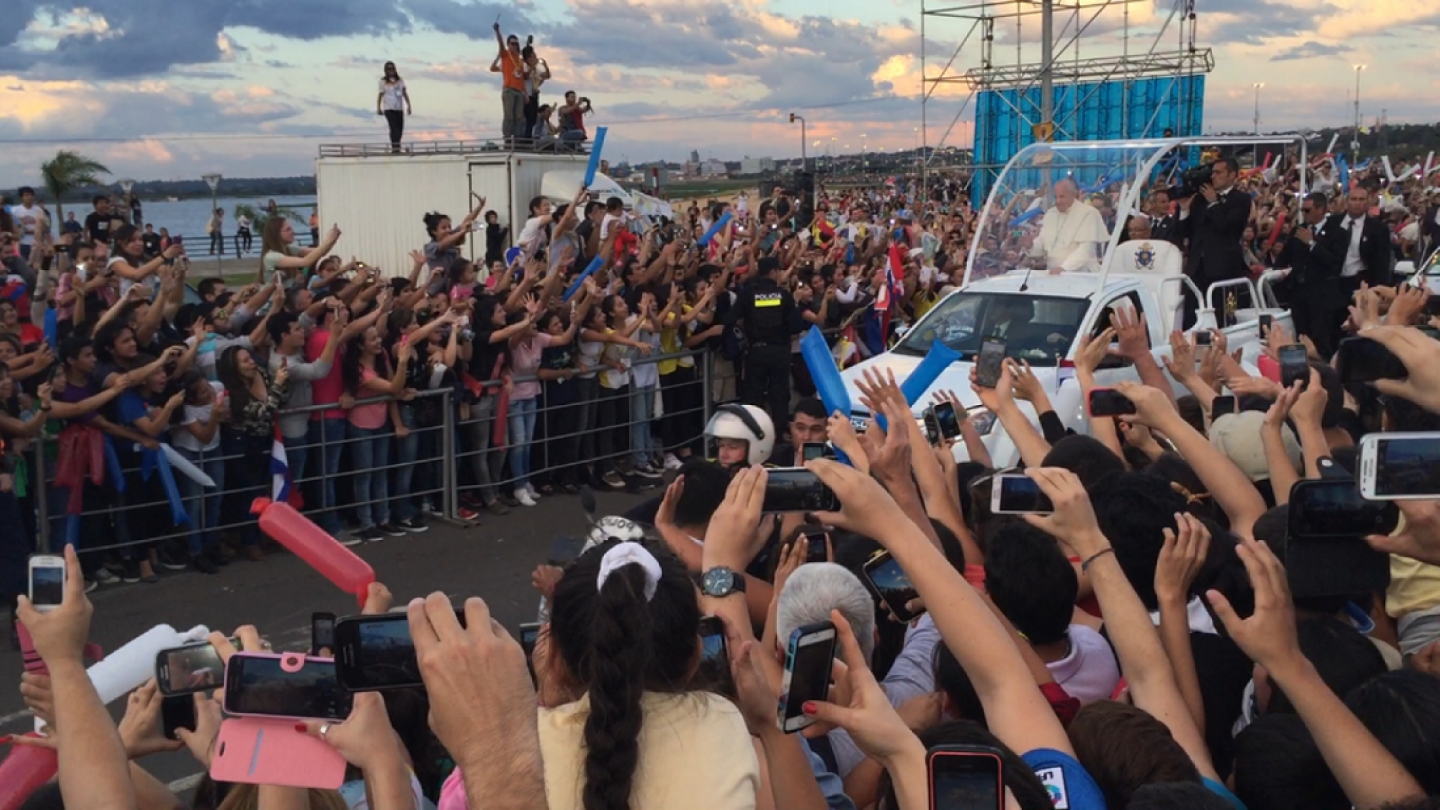 Once años del encuentro histórico del papa Francisco con jóvenes en la Costanera de Asunción