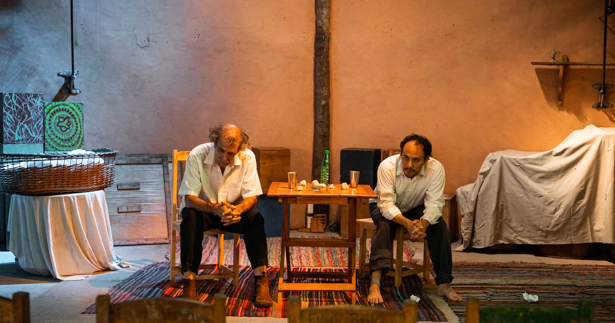 Obra teatral paraguaya organiza funciones benéficas para participar en festival de Colombia