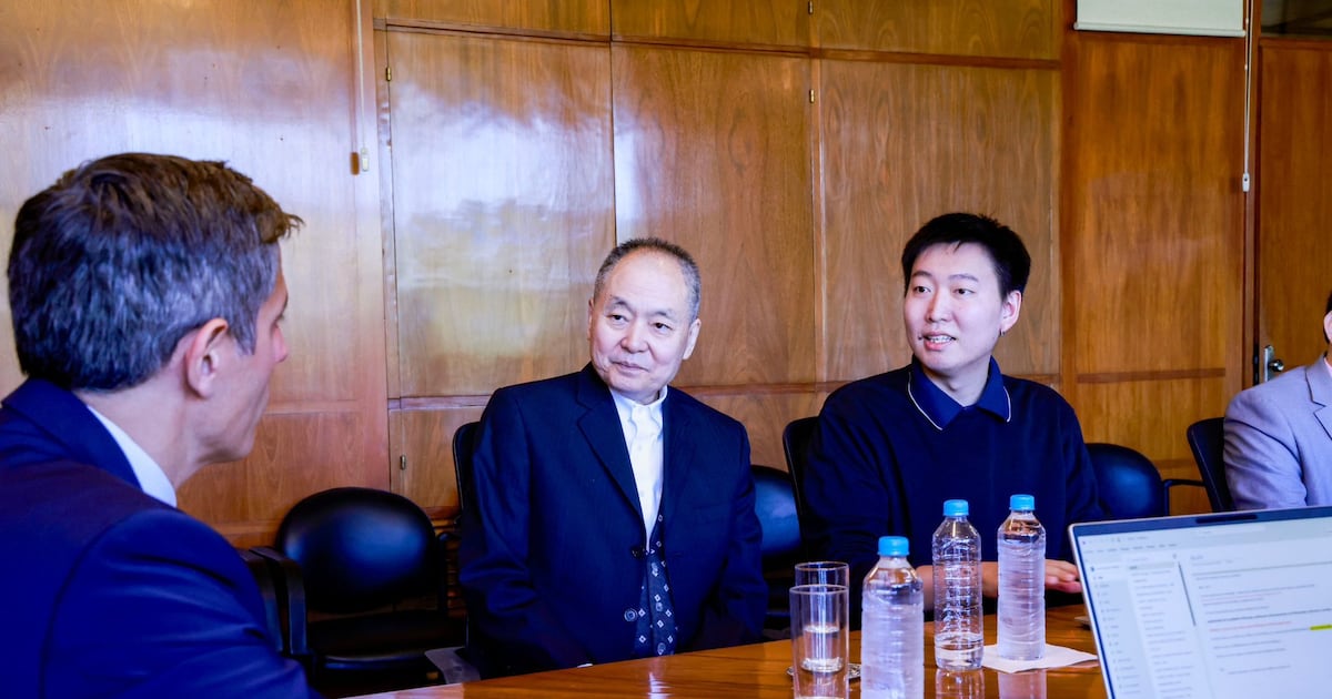 Firma taiwanesa avanza con plan para fabricar buses eléctricos en Paraguay