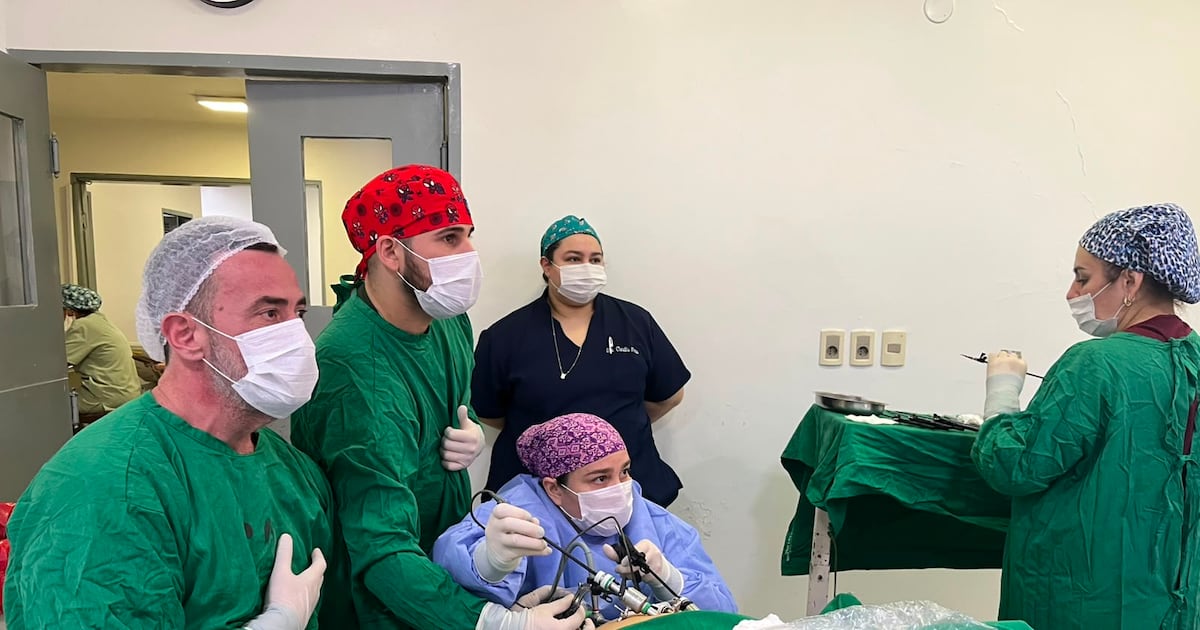 Ejemplo de superación: médica quedó parapléjica a causa de un accidente, pero luego de casi 4 años volvió a operar