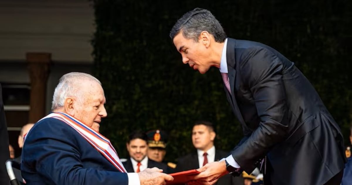 Peña condecora al expresidente Wasmosy y a exjefes militares