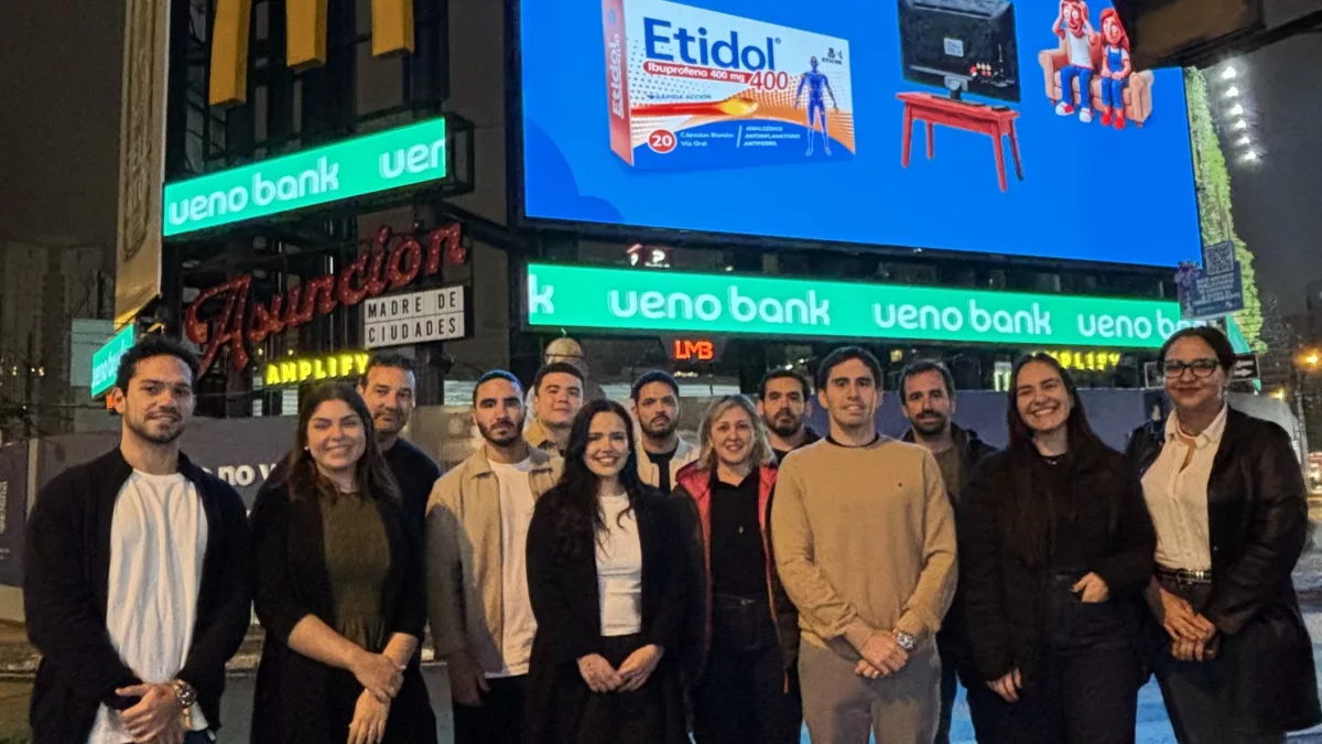 Smart Plaza, el modelo de cartelería de Amplify que le dice adiós al caos visual en una de las esquinas más icónicas de Asunción