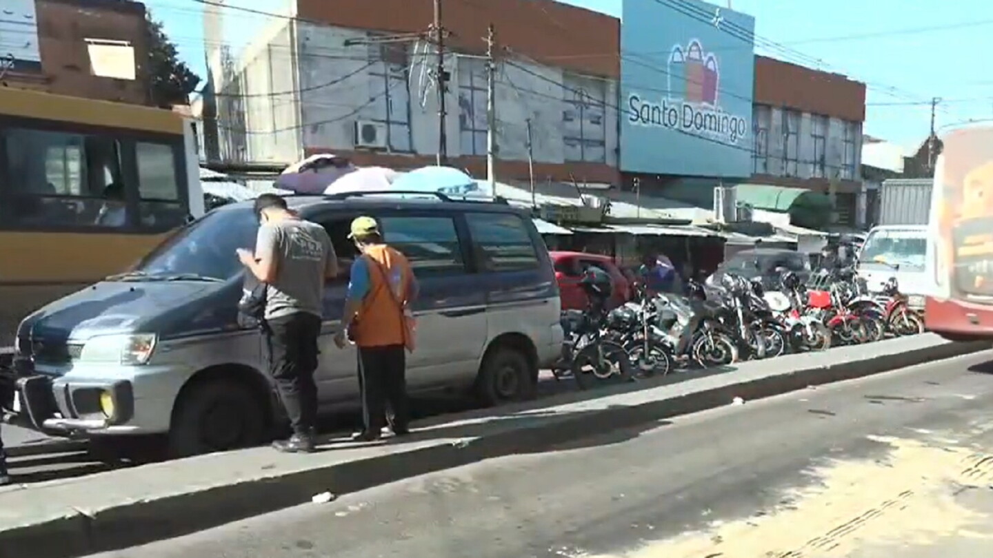 Una mujer muere atropellada por un colectivo en el Mercado 4