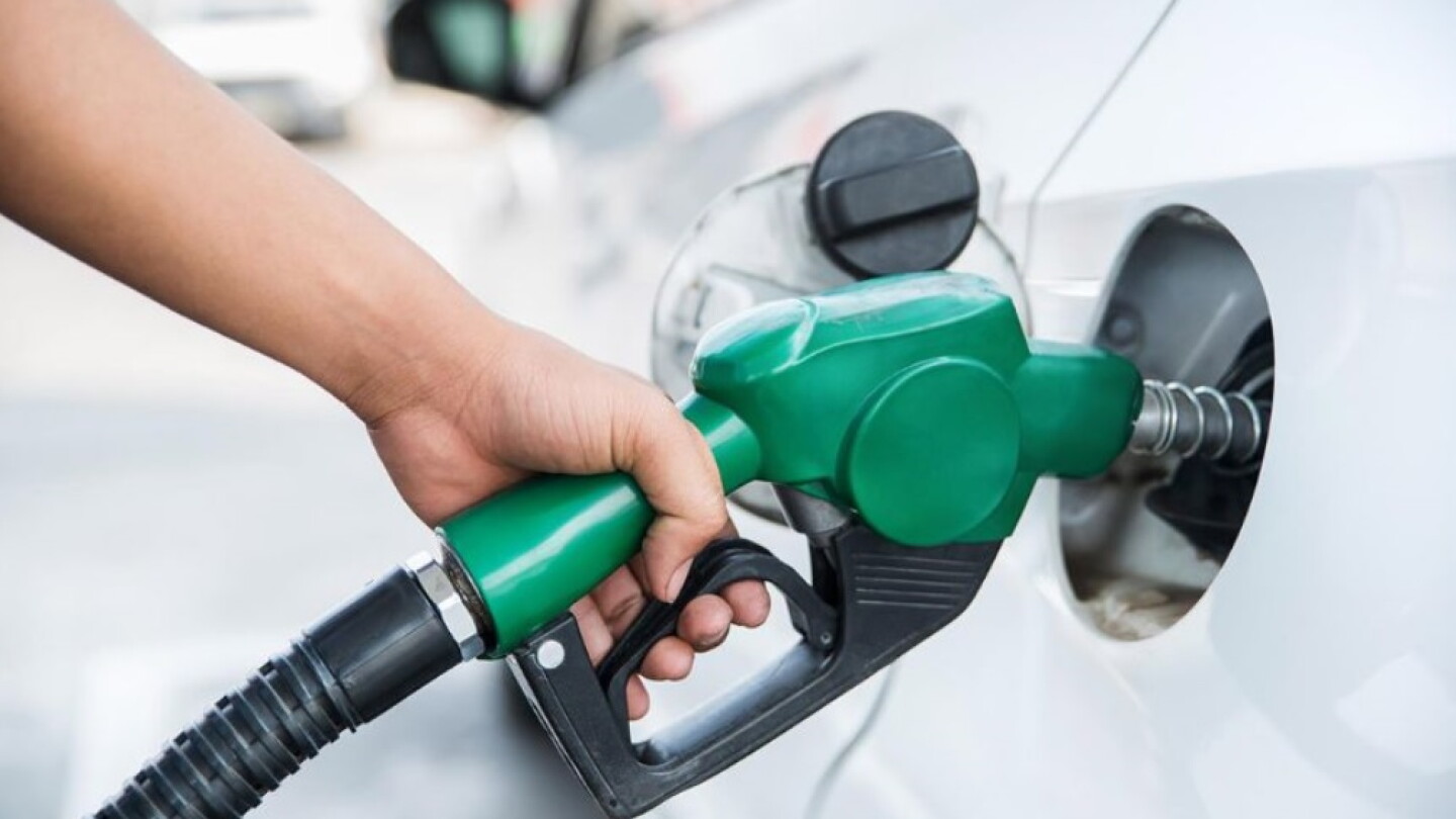 Emblemas anuncian suba de precios de combustibles entre G. 500 y G. 800