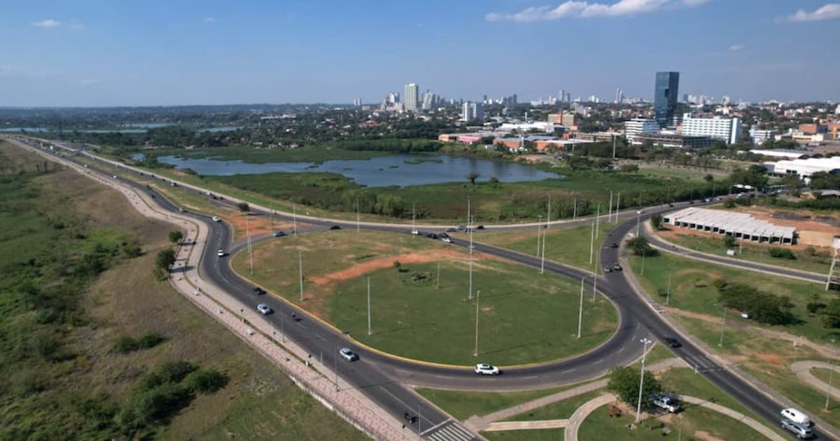 El retiro de torres transforma la zona costera de Asunción