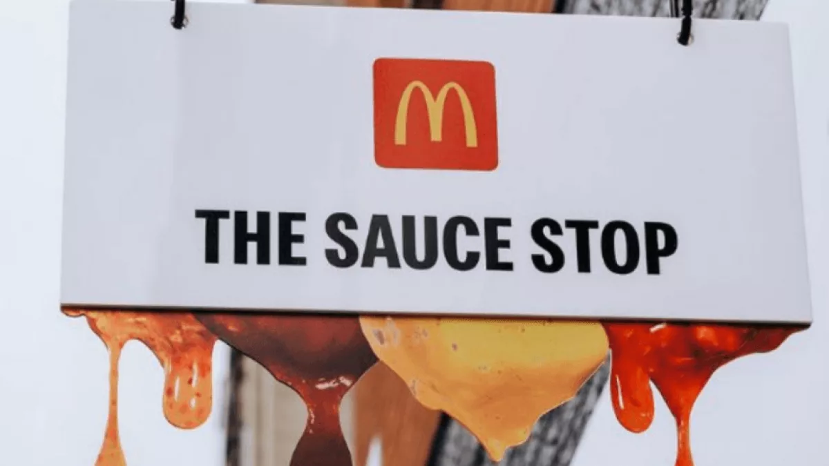 El "Sauce Stop" de McDonald's: cómo convertir un condimento en la estrategia de retail (pop-up) más inteligente del año
