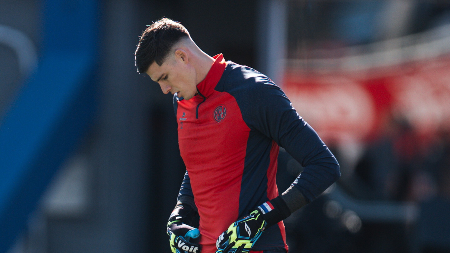 Orlando Gill, expulsado en el clásico por un cabezazo