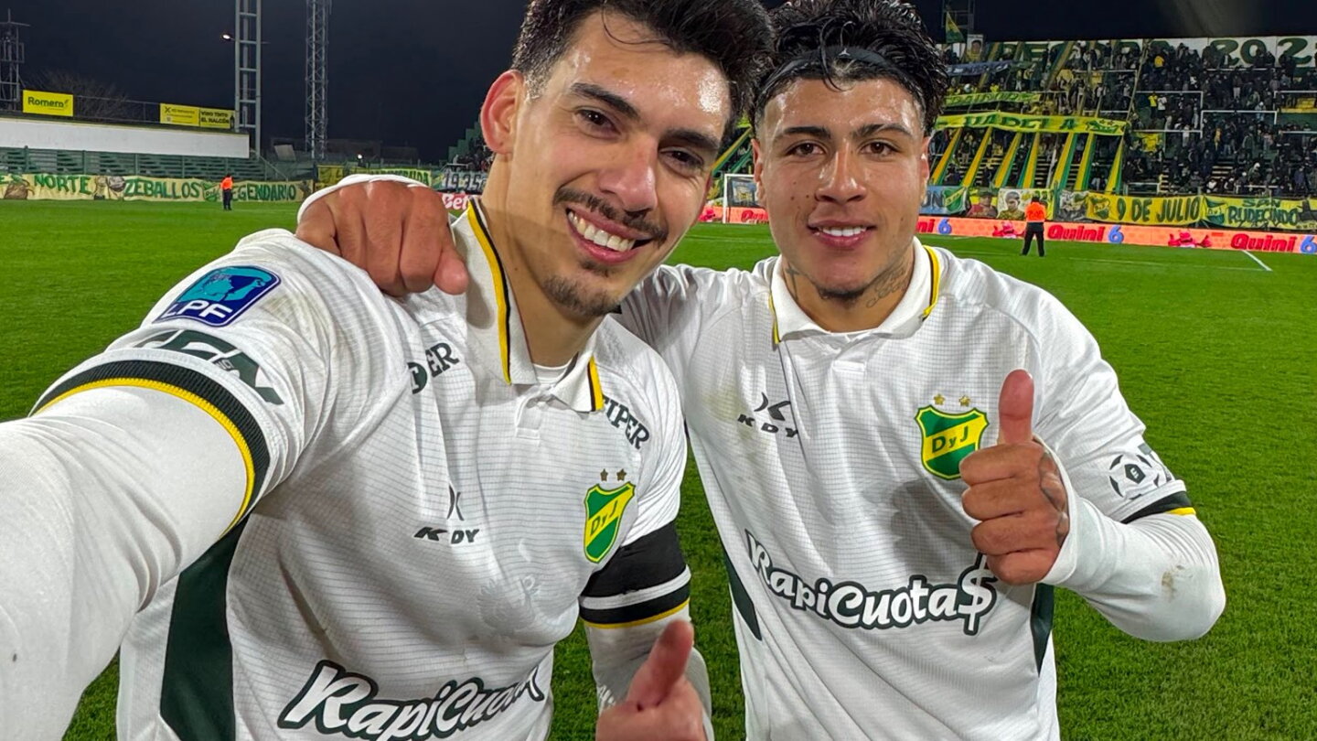 Gol y festejo albañil de Fernando Román