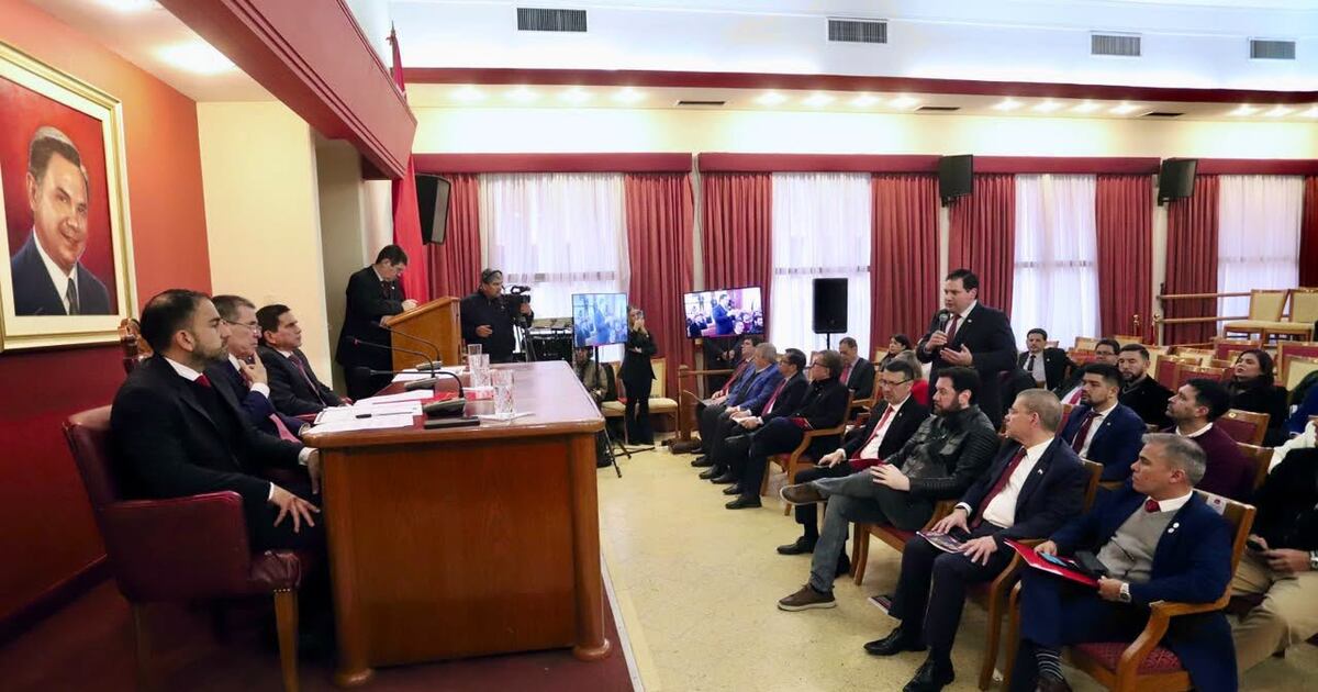 La ANR sigue sumando afiliados y rinde homenaje a abogado de Alto Verá