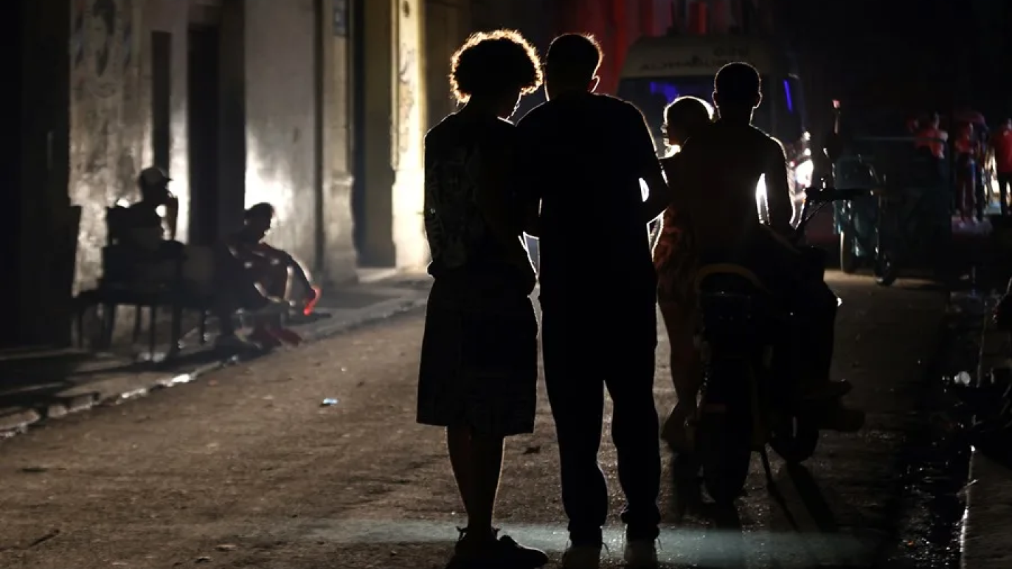 Apagón generalizado en Cuba desata la peor crisis energética en décadas y paraliza la isla