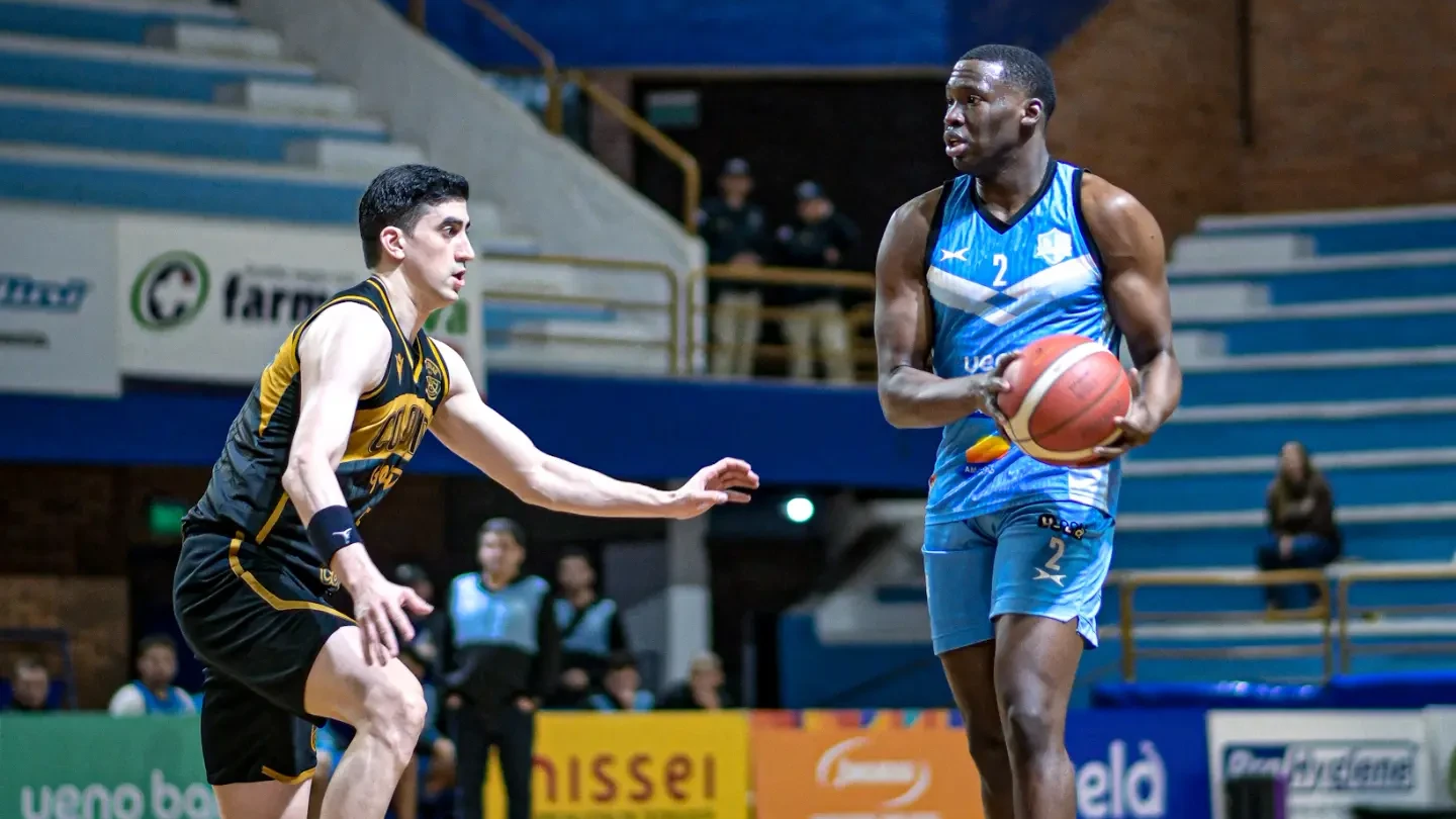 San José lidera en el baloncesto masculino