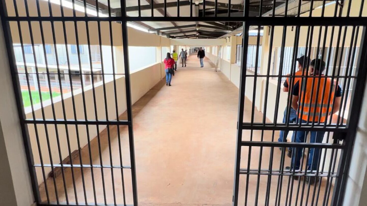 Incautan celular utilizado presuntamente para amenazar a mujer desde el penal de Minga Guazú