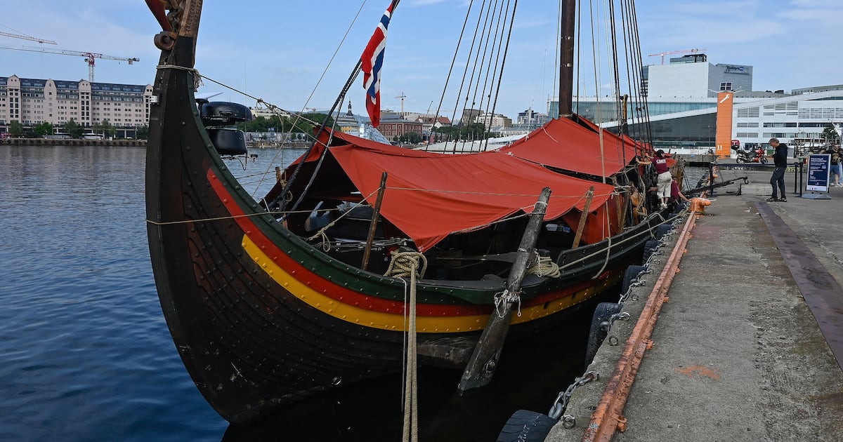 La mayor réplica moderna de un navío vikingo deslumbra en “La Odisea”