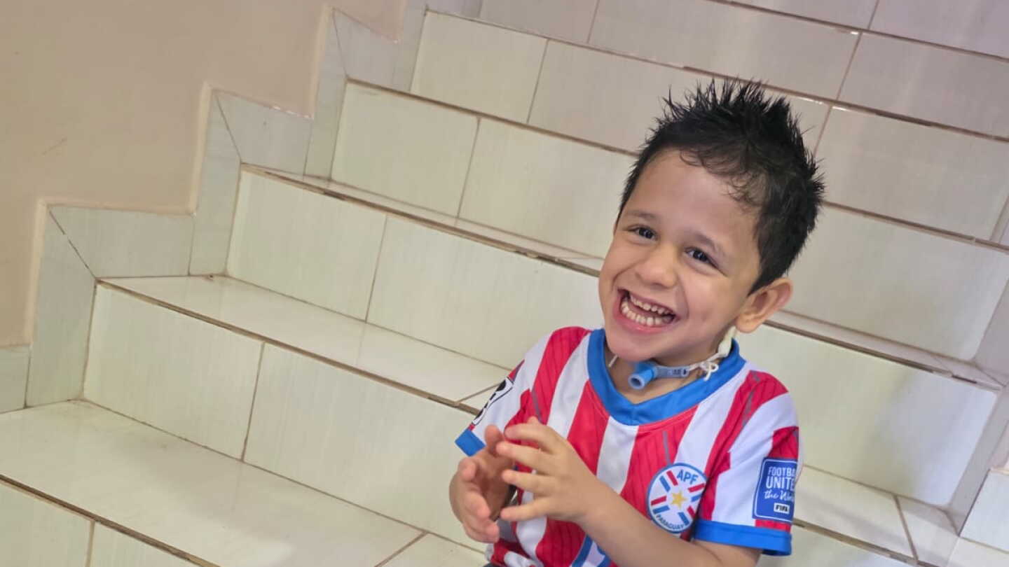 Debe vender 400 bandejas de pancito relleno para cubrir el gasto del tratamiento de su hijo