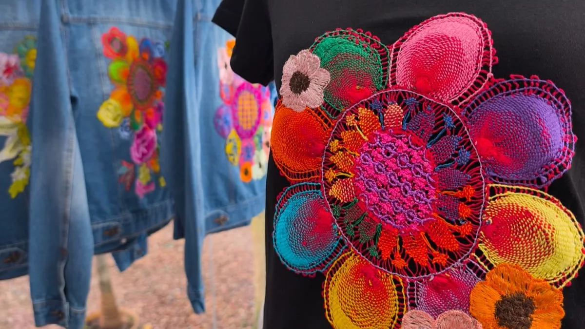 Valeria Meza: el emprendimiento que hizo del ñandutí un sello para carteras, sombreros y camperas