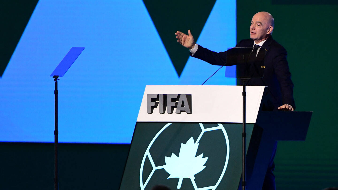 Más voces contra Infantino