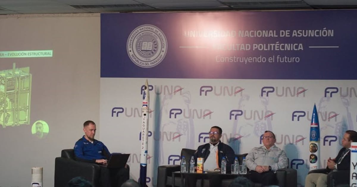Especialistas de la NASA y la AEP debatieron sobre innovación aeroespacial en la UNA