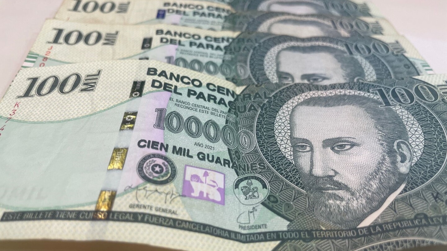 Funcionarios y pensionados cobran por agosto desde el lunes