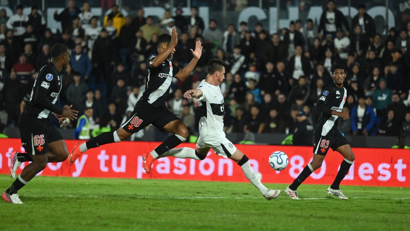 Los principales criticados por los hinchas de Olimpia tras la eliminación