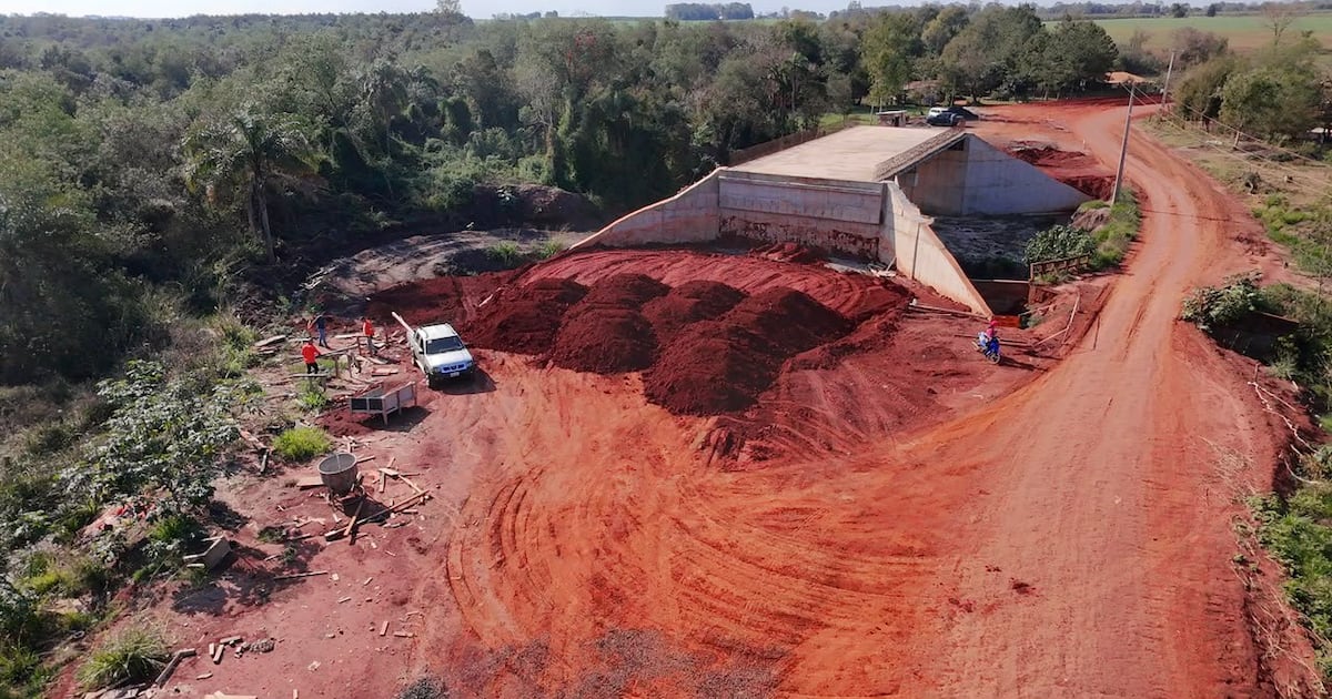 Ruta de la banana avanza con preparación de suelo y construcción de puente