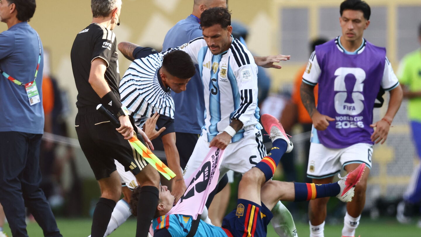 FIFA impone sanciones a jugadores argentinos y a la AFA por incidentes en partido internacional