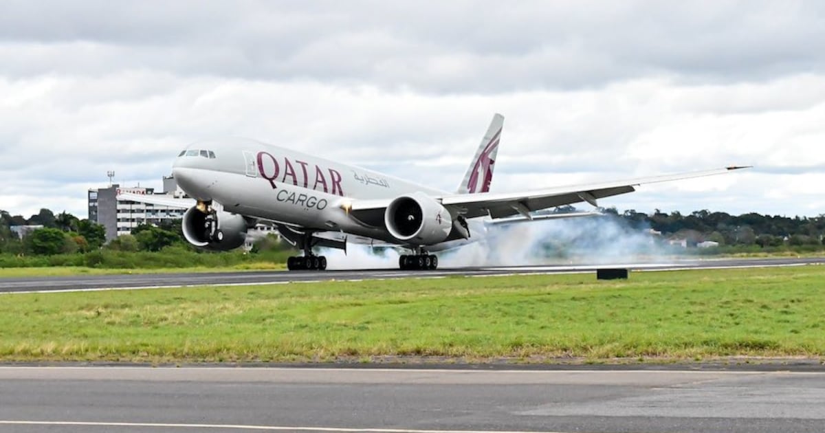 Imponente Boeing trajo 12 vehículos