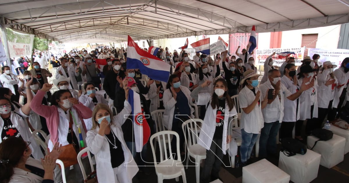Médicos reclaman mejoras laborales y salariales con una movilización nacional