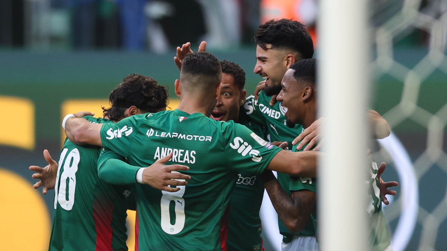 Maurício marca en la goleada del Palmeiras al Vasco