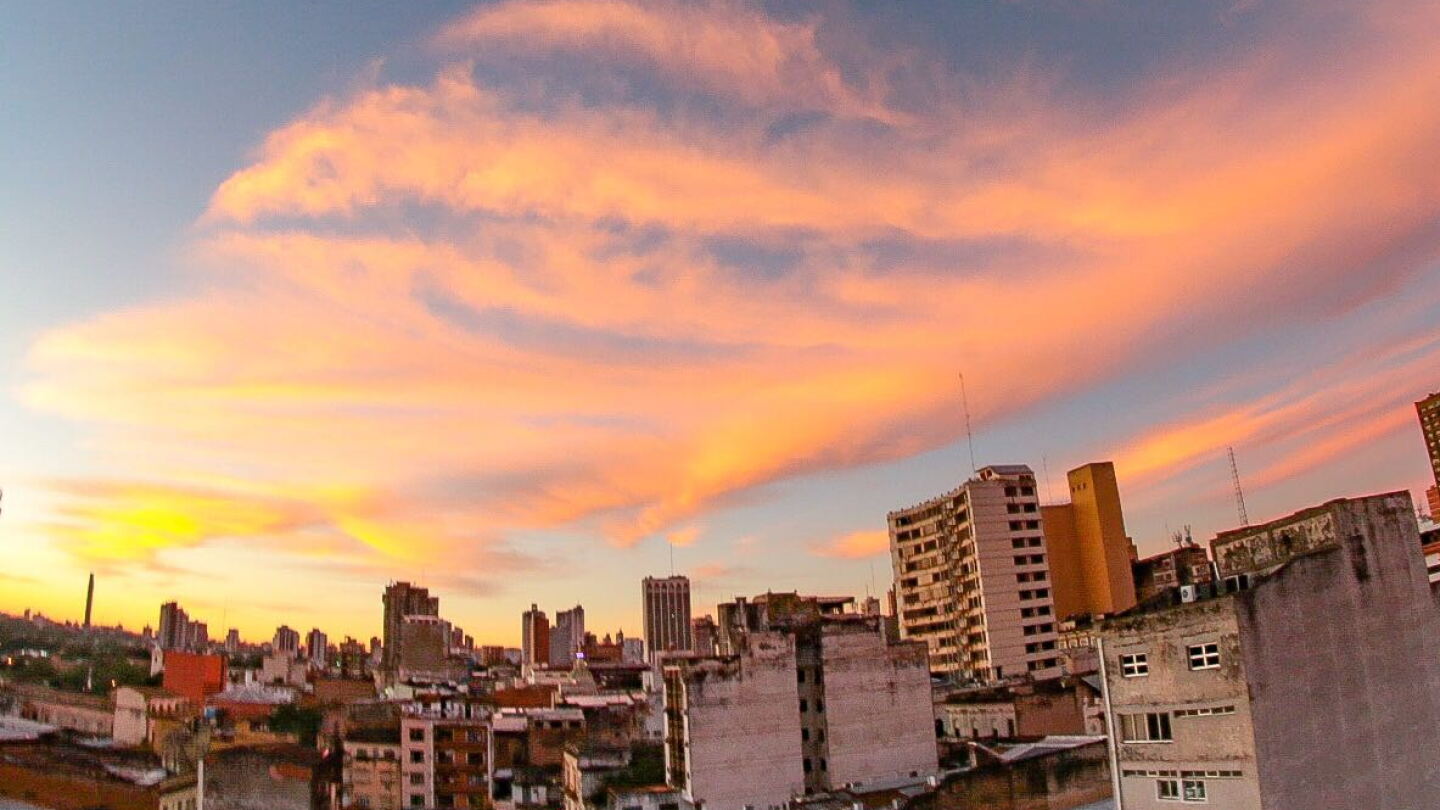 Martes fresco a cálido, con elevada humedad y lluvias dispersas, prevé Meteorología