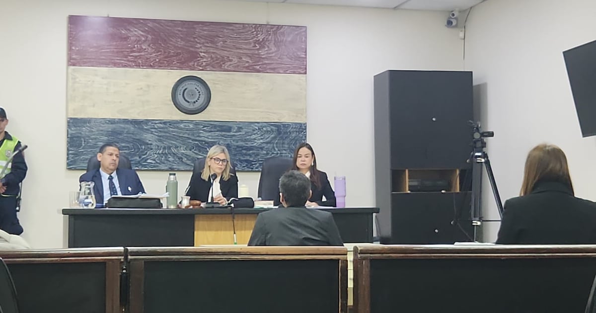 Exministro y funcionarios del MEC declararon que no hubo irregularidades en el título de Rivas