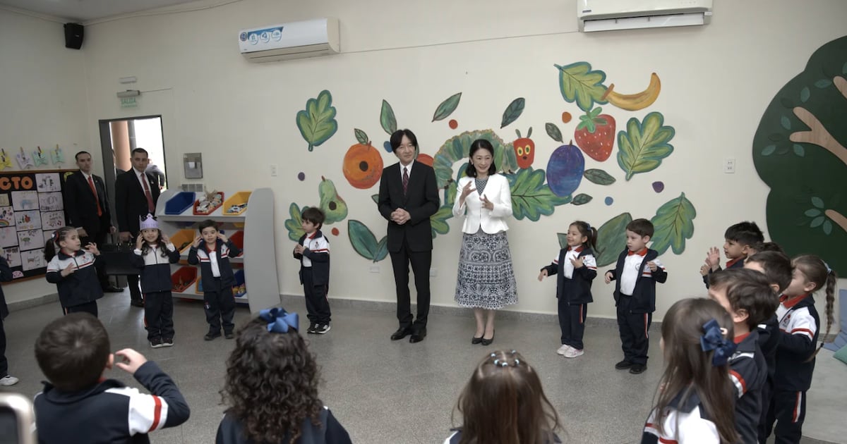 Príncipes Akishino visitan el Colegio Japonés Paraguayo de la Fundación Naoyuki Toyotoshi