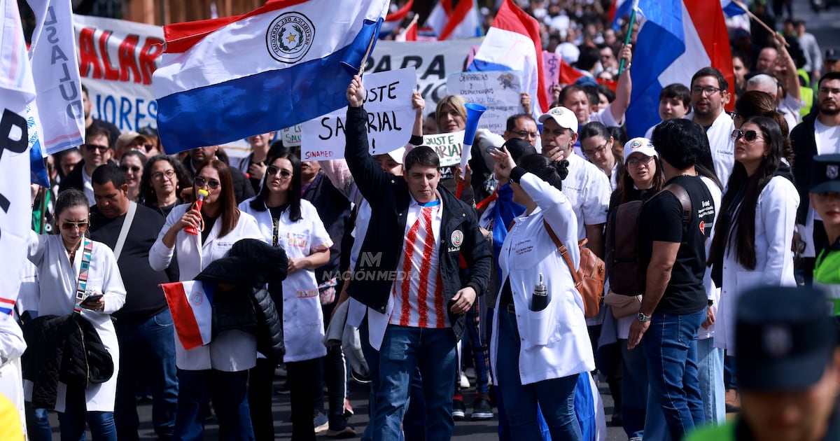 “Bachi” Núñez instala mesa de diálogo entre Ejecutivo y gremios médicos ante pedido salarial