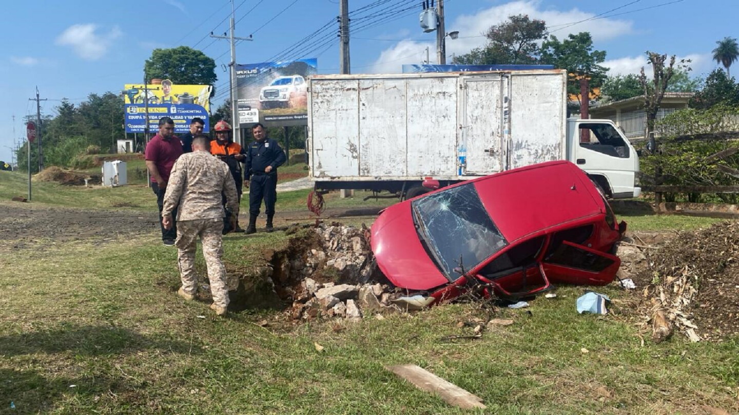 Coronel Oviedo: Mortal despiste y vuelco de automóvil sobre la ruta PY02