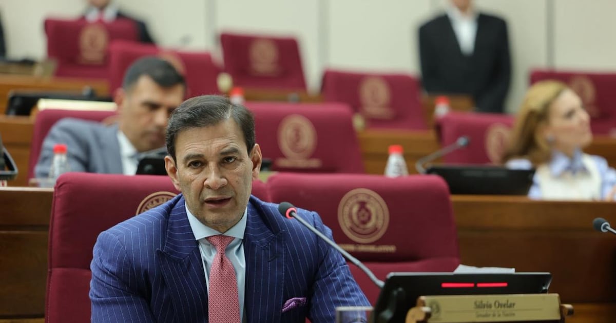 Ovelar no descarta incluir aumento para médicos en el presupuesto del 2027