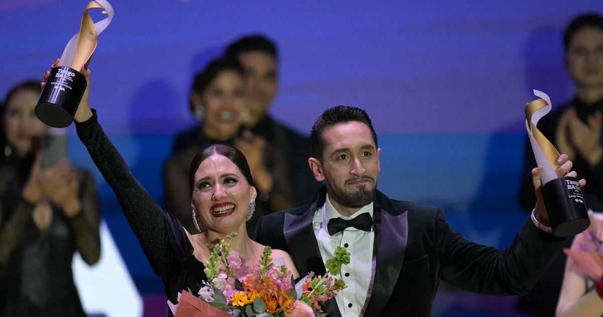 Pareja argentina gana el Mundial de Tango con “un abrazo profundo”