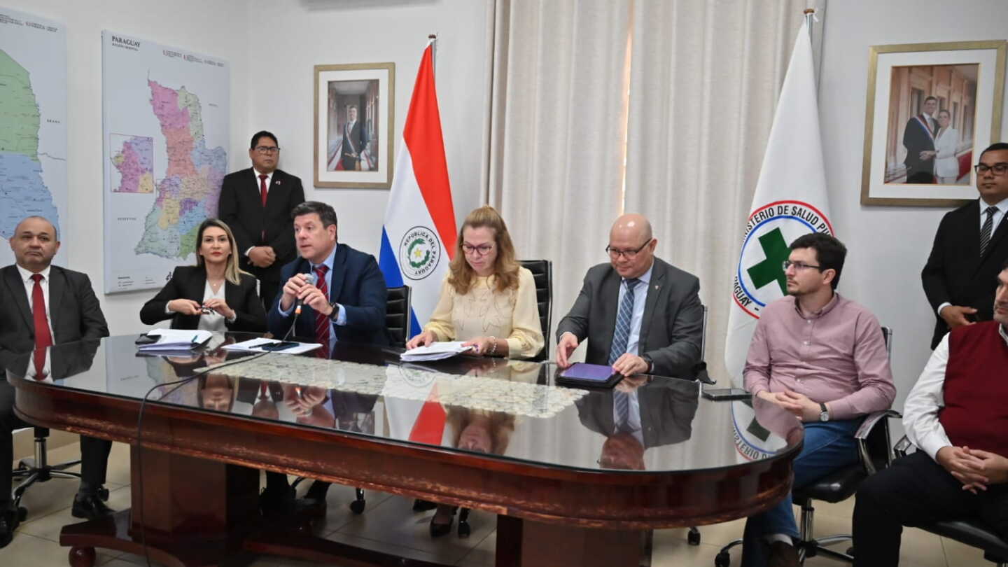 Gobierno plantea mínimo reajuste para médicos que significaría USD 60 millones