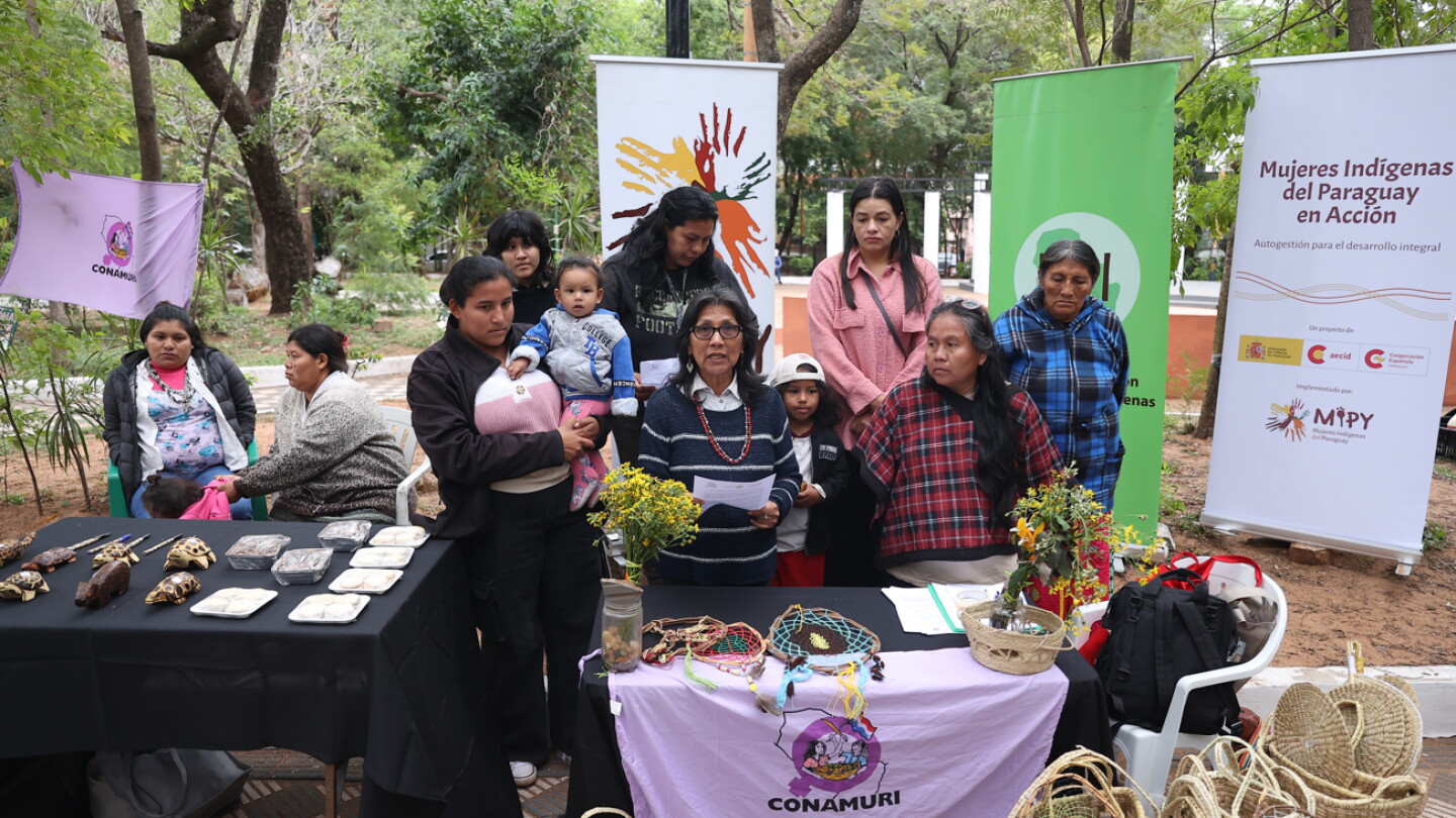 Mujeres indígenas de Paraguay piden reconocimiento de las parteras y respeto a sus saberes