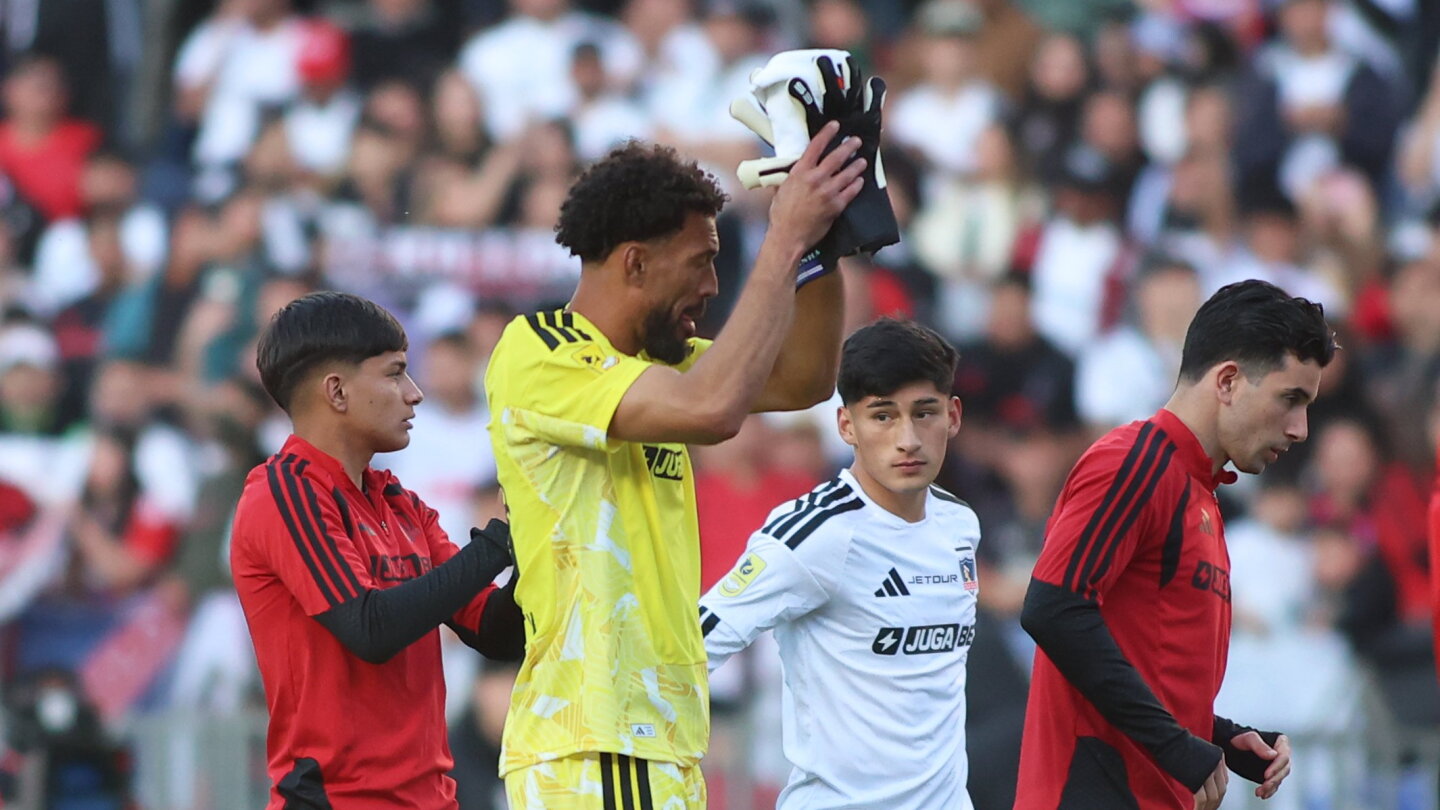 'Vozinha' no recibe goles en su estreno de la liga chilena con Colo Colo